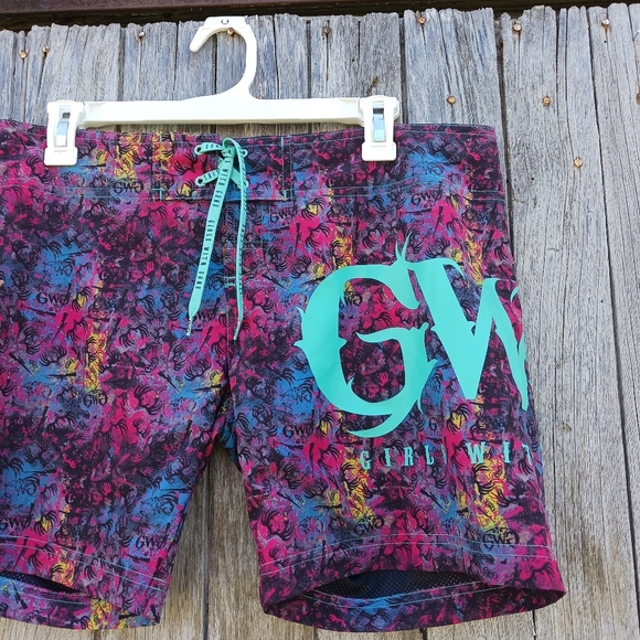 Girls With Guns Womens Size Large Surfing Board Shorts Water Multicolor - Picture 2 of 6